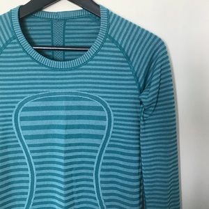 Lululemon Sz 6 turquoise striped athletic top